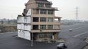 V Číně mají fenomén “hřebíkových” domů. Ty brání nové zástavbě jako nikde jinde na světě 