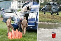 V Hřensku se hasičům utrhl z vrtulníku spásný bambi vak! Na pomoc přispěchali policejní potápěči