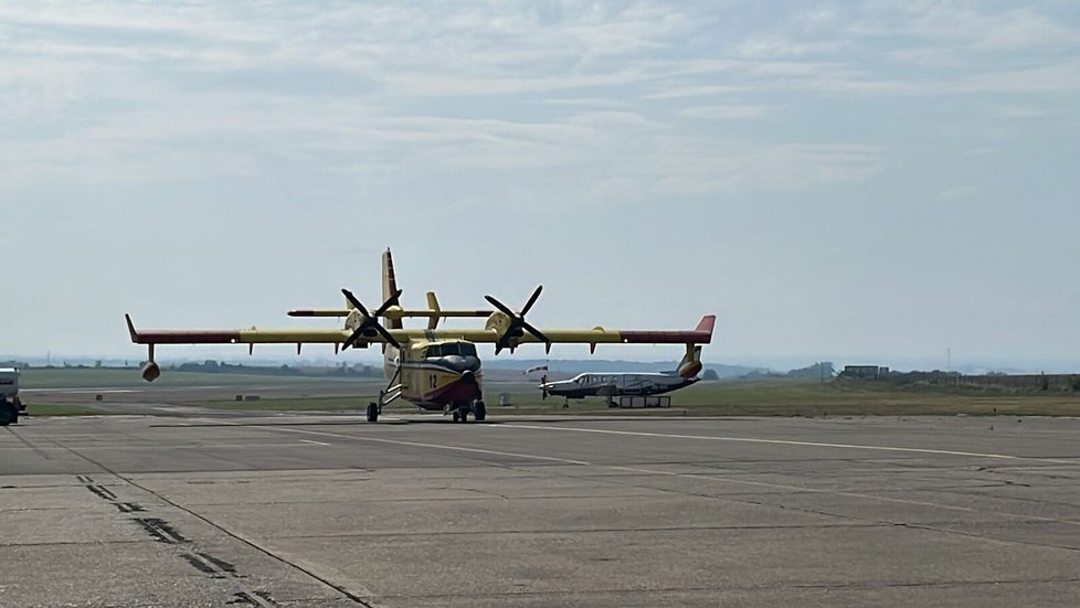 V ČR přistálo první ze dvou hasicích letadel z Itálie.
