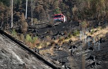 Zbývá uhasit 80 hektarů a park volá: Dobrovolní hasiči, pomozte!