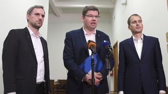 Kluci z plakátu si raději ponechali „to své jisté“ aneb Jak Pospíšil a Čižinský udělali ze svých voličů užitečné idioty Kluci z plakátu si raději ponechali „to své jisté“ aneb Jak Pospíšil a Čižinský udělali ze svých voličů užitečné idioty