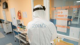 Pražský primátor Zdeněk Hřib pracuje jako dobrovolník na covidovém oddělení Fakultní nemocnice Královské Vinohrady. Na Facebooku popsal, jak probíhá příjem pacientů.