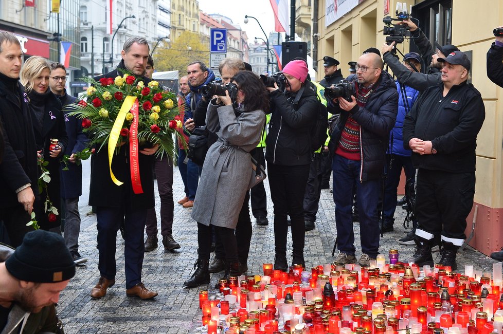 Primátor hlavního města Prahy Zdeněk Hřib (Piráti) položil květiny k 30.výročí od Sametové revoluce na Národní třídě (17.1..2019)