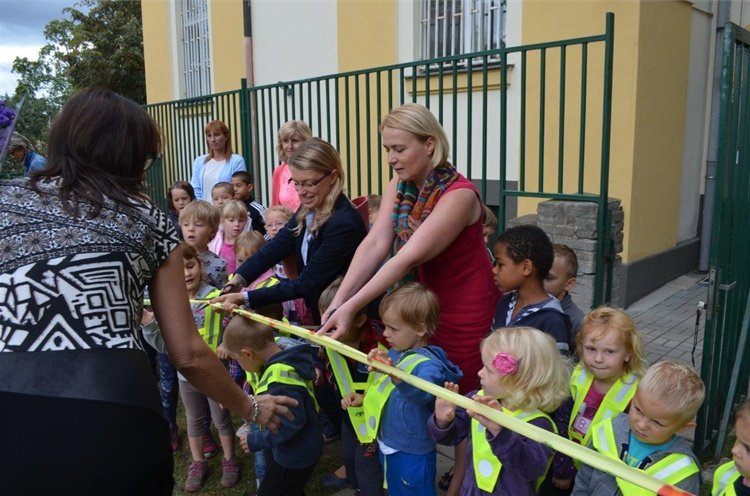 Děti na Vinohradech mají nové hřiště. Otevřít ho přišla starostka Jana Černochová.