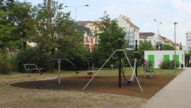 Staronová hřiště v Holešovicích: Přibývá tu vybavení, nový areál vznikne na Ortenově náměstí