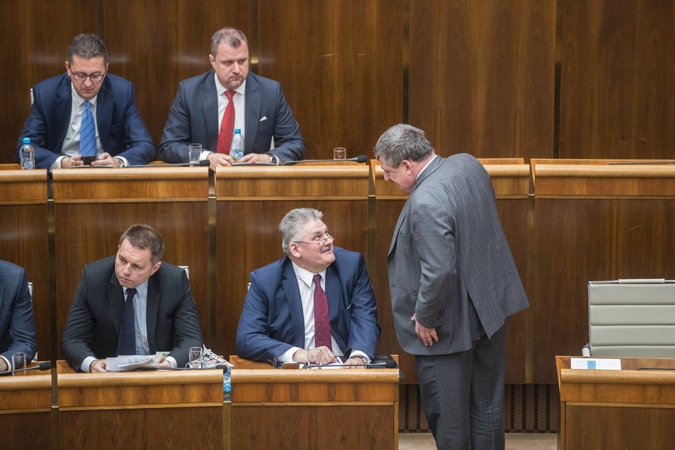 Anton Hrnko (64) je slovenský poslanec Národní rady. Mimo jiné se také věnuje historii a napsal několik desítek publikací. V neděli 10. 3. bohužel přišel o celou rodinu při leteckém neštěstí.