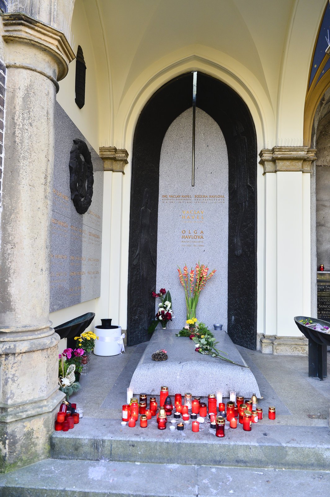 Hrob Václava Havla před Dušičkami
