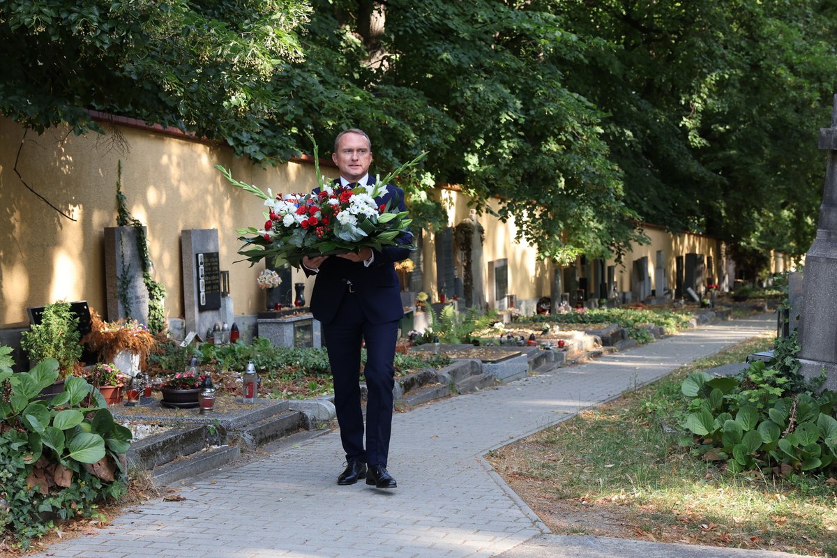 Vladimír Kruliš přišel hned po otevření hřbitova. 