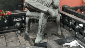 Náhrobky vlivných mužů ruského podsvětí balancují na hranici velkorysosti a vkusu.