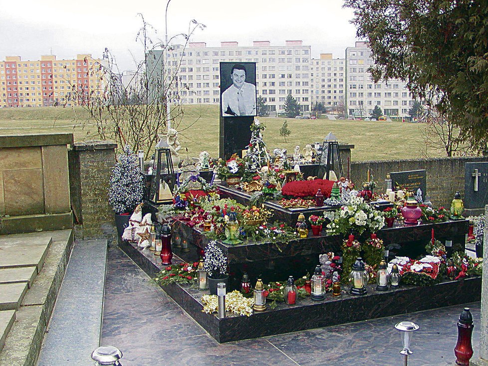 Hrob Václava Kočky ml. je anomálií hřbitova v Řepích