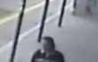 Neznámý muž, kterého zachytila kamera na nádraží v Napajedlech.