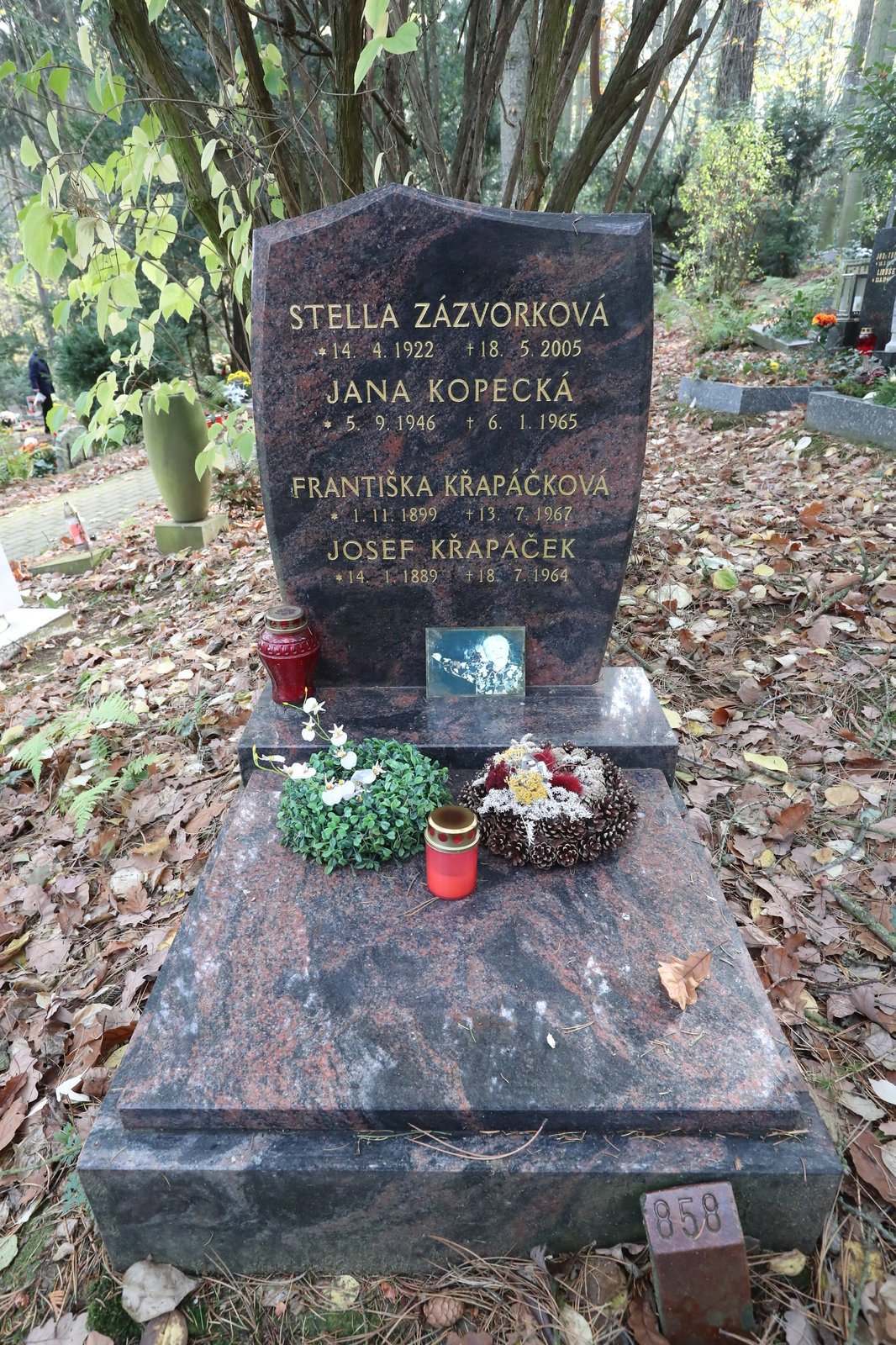 Stella Zázvorková (†83)