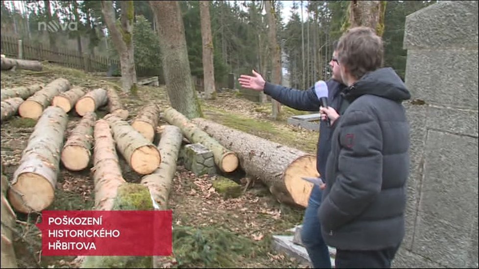 Vandalové poničili hroby