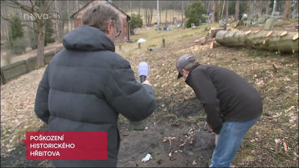 Vandalové poničili hroby