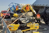 Hromadná nehoda na D1 u Brna: Srazilo se až šest aut, řidič kamionu je v kritickém stavu!