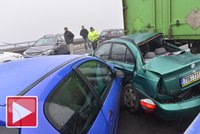 Hromadná nehoda uzavřela na Kladensku silnici R6 ve směru na Prahu