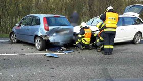 Nehoda u Kuřimi zablokovala vytíženou silnici: Jedna řidička skončila v rukou lékařů