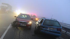 Pondělní ráno na českých silnicích není pro řidiče příjemné.(ilustrační foto)