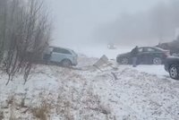 Nečekaná sněhová přeháňka způsobila hromadnou nehodu 80 aut! Šest lidí zemřelo