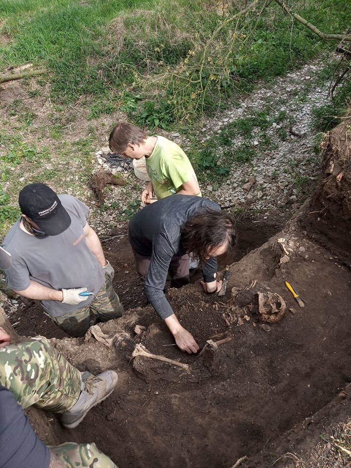 Na nález koster u říčky Radějovky upozornili odborníky výletníci.