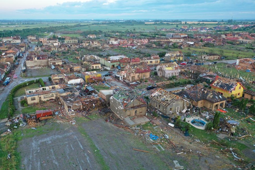 První záběry po katastrofě: Zpustošená obec Hrušky