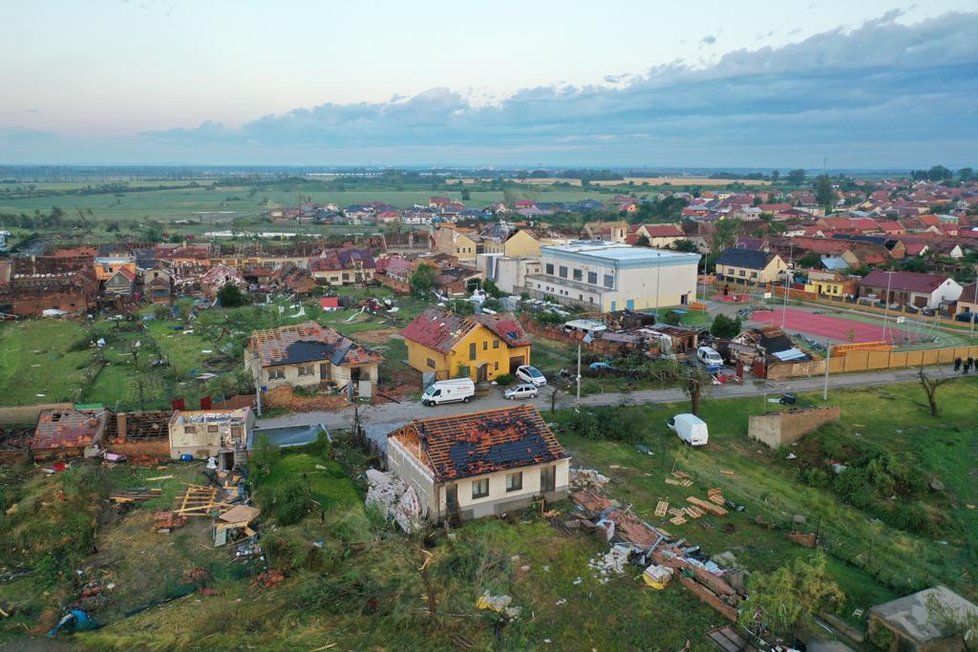 První záběry po katastrofě: Zpustošená obec Hrušky