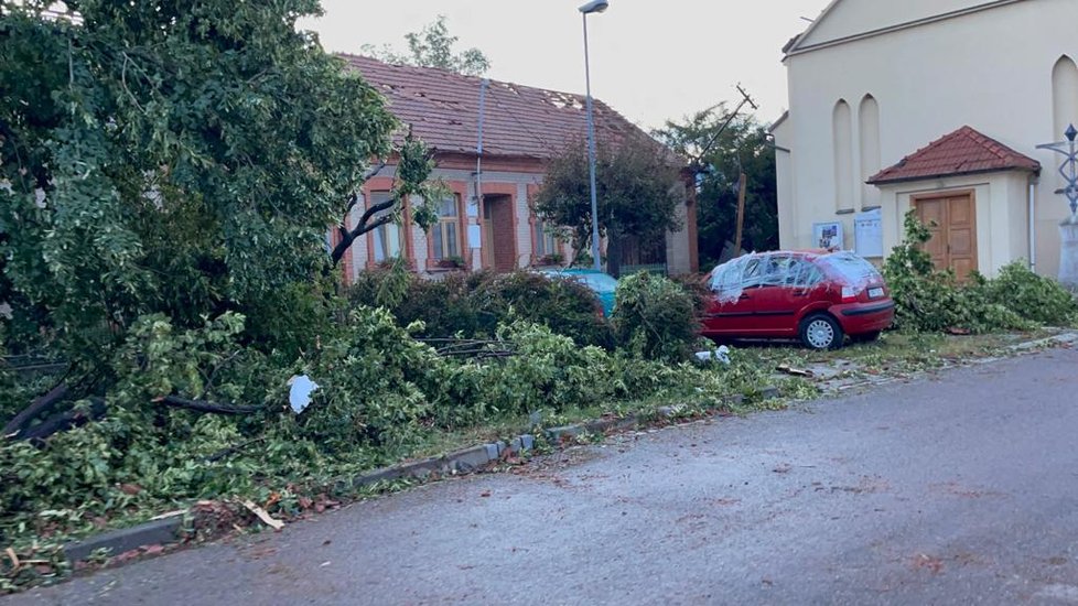 Záběry děsu z tornádem poničené obce Hrušky