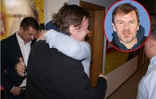 Michal Hrůza v zajetí mužů: Proč se na něj vrhli?