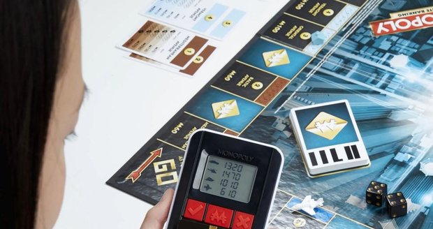 Moderní Monopoly: karty místo bankovek