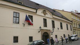 Hrzánský palác na pražských Hradčanech se lidem 17. listopadu neotevře.