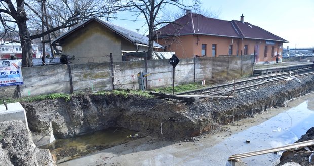 V Hustopečích začíná uzavírka trati: Vlak tu půl roku neuvidíte! Opravy vyjdou na miliardu.