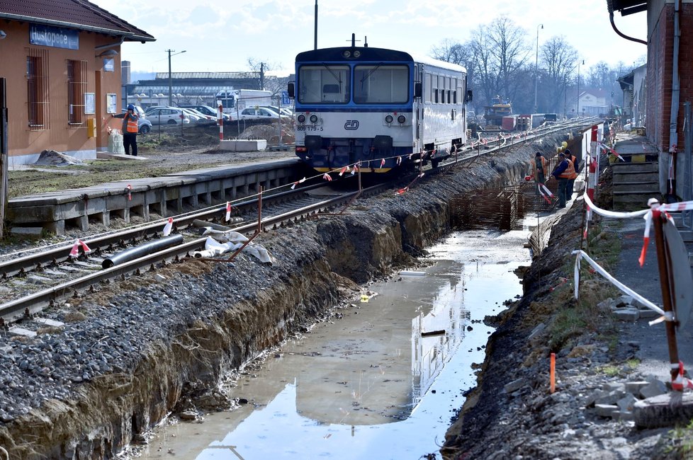 V Hustopečích začíná uzavírka trati: Vlak tu půl roku neuvidíte! Opravy vyjdou na miliardu.