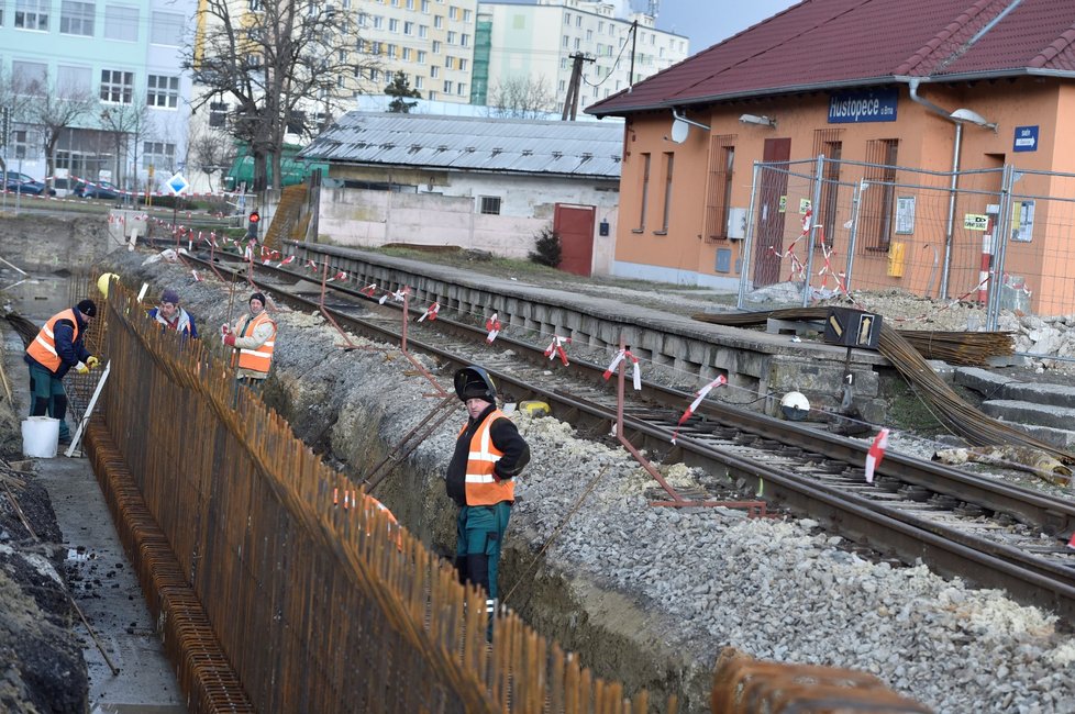 V Hustopečích začíná uzavírka trati: Vlak tu půl roku neuvidíte! Opravy vyjdou na miliardu.