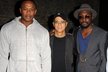 Dr. Dre, jeho společník Jimmy Iovine a rapper Will.I.Am z The Black Eyed Peace na večírku HTC