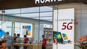 Británie zakazuje používat technologie Huawei při stavbě sítí 5G.
