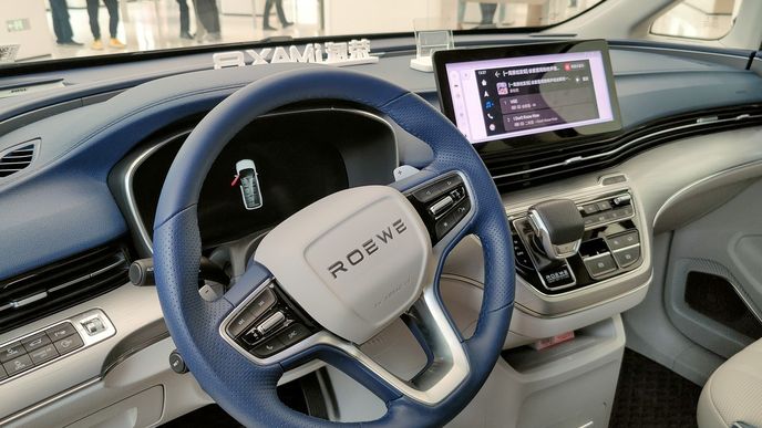Huawei se nyní soustředí na autonomní elektromobily. Investuje miliardu dolarů do výzkumu technologií autonomních elektromobilů.