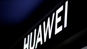 Americké úřady v pondělí formálně obvinily čínskou telekomunikační společnost Huawei a její finanční ředitelku Meng Wan-čou z podvodů a dalších trestných činů.