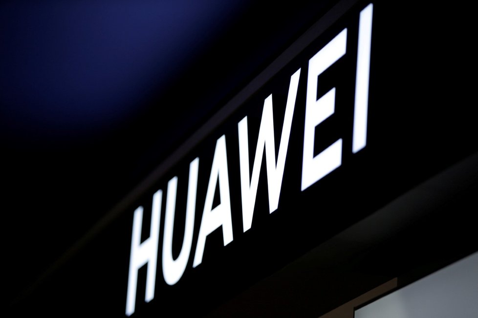 Americké úřady v minulosti formálně obvinily čínskou telekomunikační společnost Huawei a její finanční ředitelku Meng Wan-čou z podvodů a dalších trestných činů.