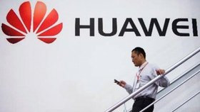 Společnost Huawei označili představitelé amerických zpravodajských služeb za hrozbu pro národní bezpečnosti.