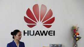 Kauza Huawei neutichá, potíže měl řešit i Vodafone.