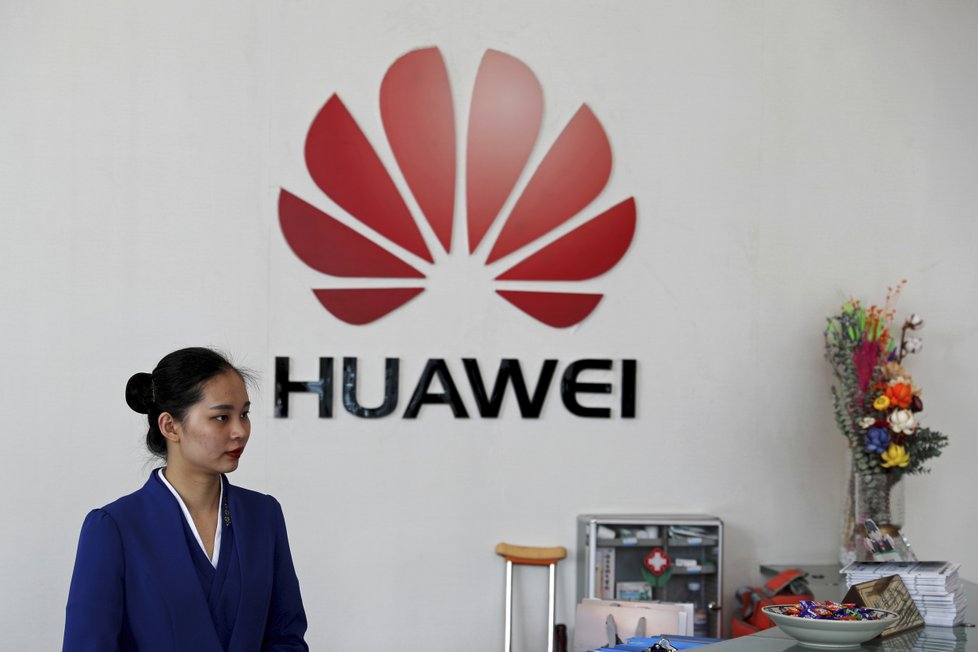 Trump označil firmu Huawei za nebezpečnou, hovořil ale i o dohodě
