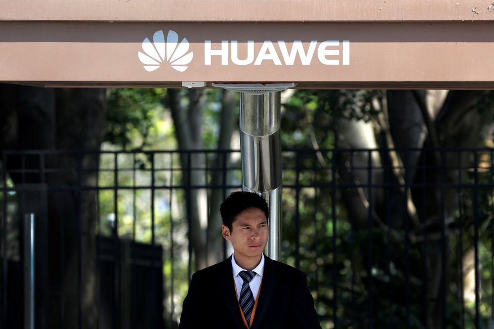 Polská tajná služba kvůli špionáži zatkla pracovníka firmy Huawei