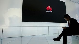 Armáda USA zakázala prodej čínských telefonů Huawei a ZTE na svých základnách. Prý špehují uživatele