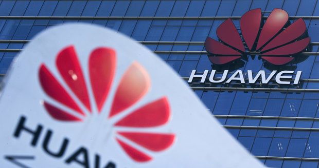 Resort obrany zakročil proti Huawei. Z mobilů musí zmizet citlivá aplikace