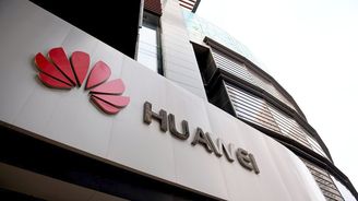 Huawei protestuje proti vyřazení z tendru, po Schillerové chce jeho zrušení