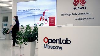 Huawei začal uzavírat své prodejny v Rusku