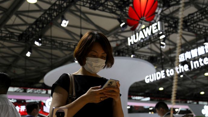 Expozice Huawei na veletrhu v Šanghaji