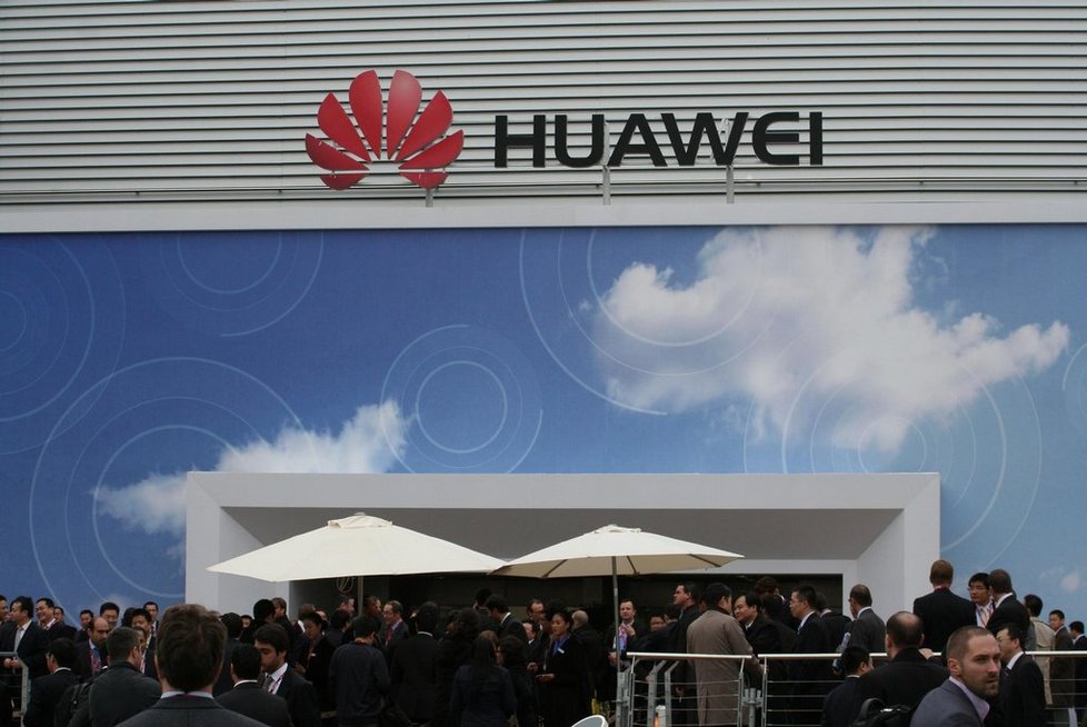 Huawei čelí v řadě zemí podezření, že jeho výrobky mohou odesílat citlivé informace čínským úřadům.
