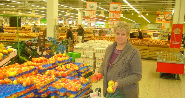 Hana Nitrová nezapomíná kždý den koupit čerstvou zeleninu a ovoce. Její hubnutí je úspěšné.