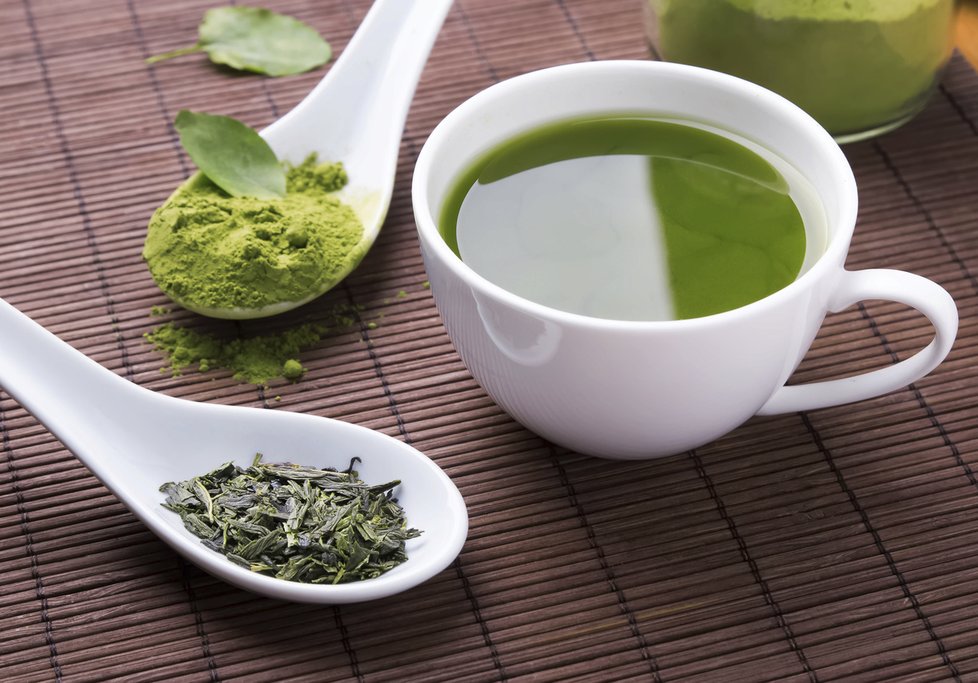 Zelený čaj obsahuje katechiny, které brání pohybu glukózy do tukových buněk, takže máte menší hlad.